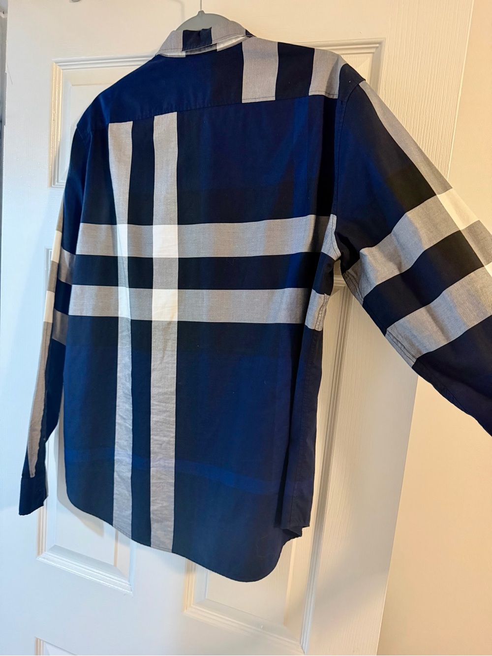 Burberry Navy and Cream Plaid Button-Down Shirt ✅💎🩵